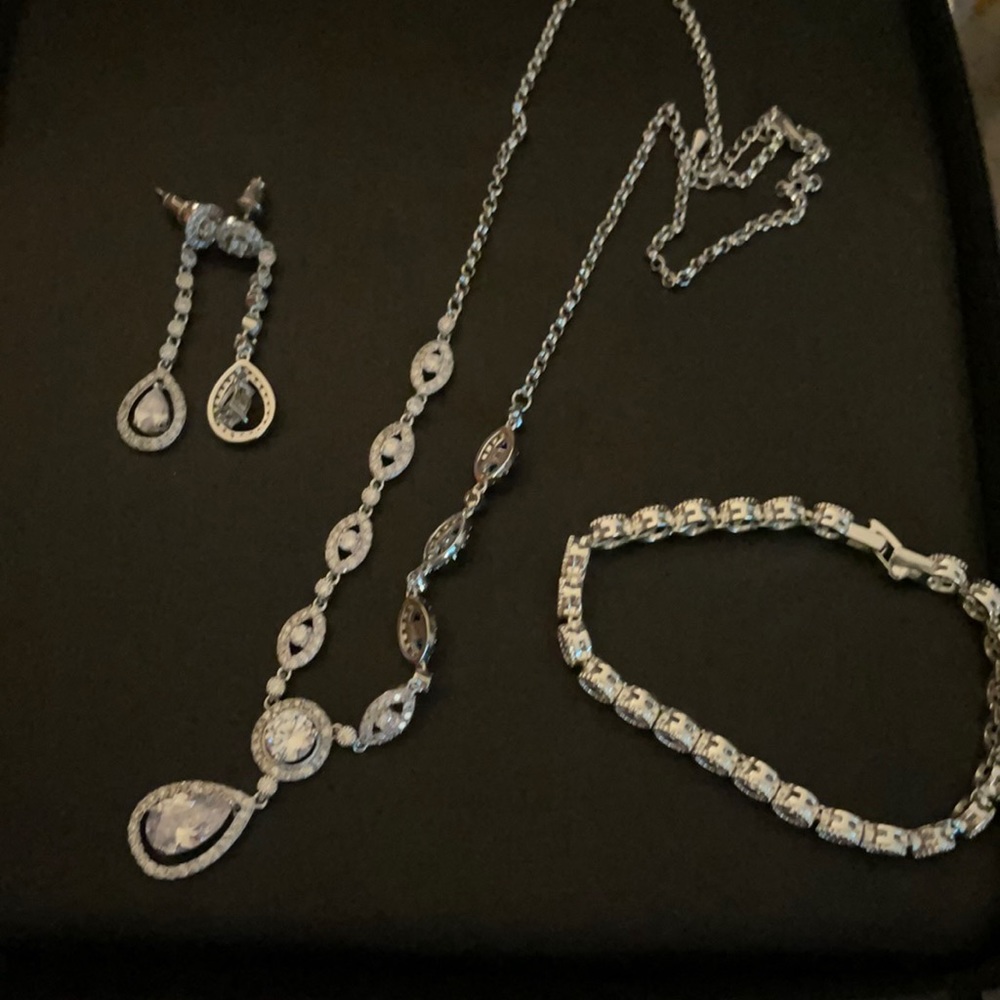 Fantasy Earrings necklace and bracelet